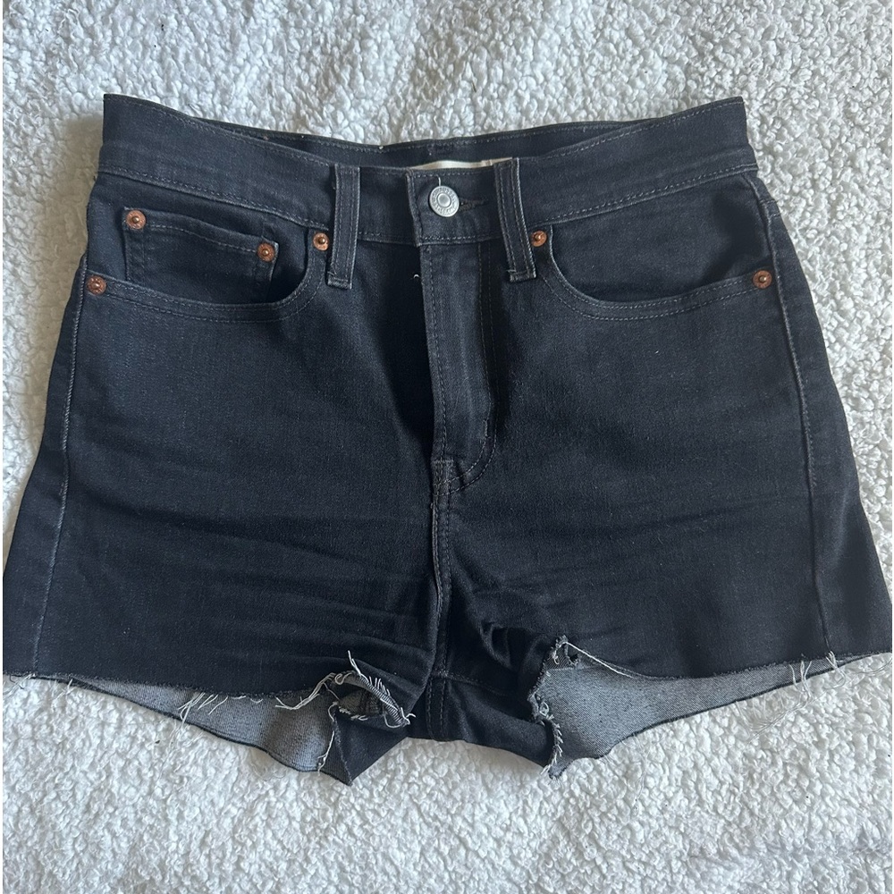 Levi’s Women’s Black High-Rise shorts
